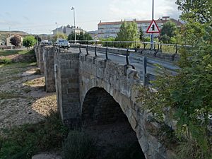 Archivo:Puente de Matamorosa sobre el río Híjar