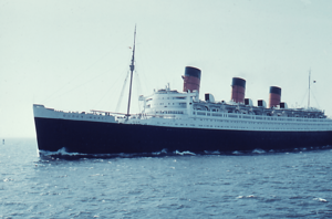 Archivo:RMS Queen Mary 1 westward bound on the North Sea - 1959