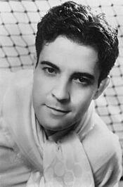 Ramón Novarro, circa 1934 (cropped).jpg