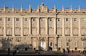Archivo:Royal Palace of Madrid east facade 1