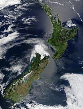 Satellite image of New Zealand in December 2002.jpg