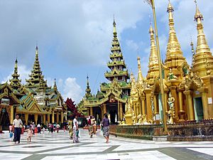 Archivo:Shwedagon-d05