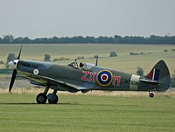 Archivo:Spitfire VIII MT928
