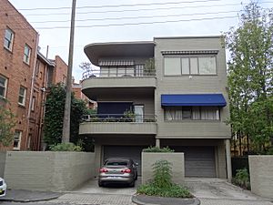 Archivo:Yarrabee Flats's fornt view