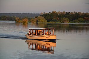 Archivo:Zambezi sunset cruise