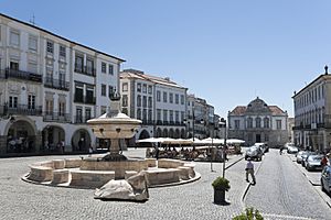 Archivo:Évora - Praça do Giraldo