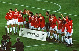 Archivo:1999 UEFA Champions League celebration (edited)