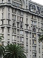 2016 Uruguay Montevideo costado edicio Palacio Salvo