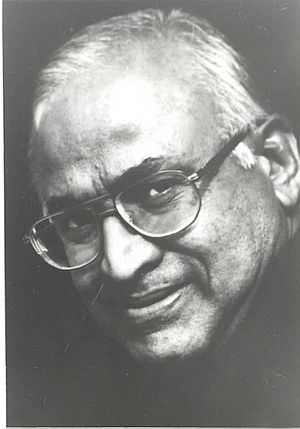 Archivo:A portrait of Shri C.R.Simha who will be presented with the Sangeet Natak Akademi Award for Theatre - Acting (Kannada)by the President Dr. A.P.J Abdul Kalam in New Delhi on October 26, 2004