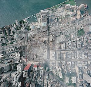 Archivo:Aerial photo of WTC groundzero