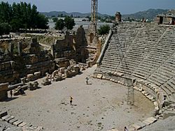 Archivo:Ancient Roman theater in Myra