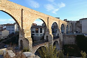 Archivo:Aqüeducte de los Arcos, Terol