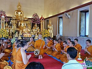 Archivo:Buddhist Ordination Ceremony