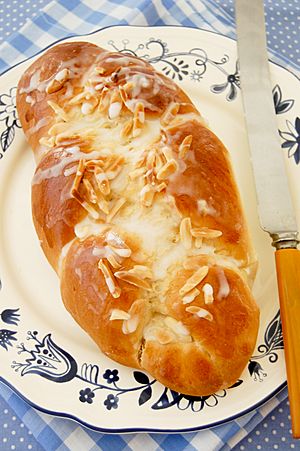 Archivo:Cardamom bread