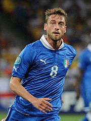 Archivo:Claudio Marchisio Euro 2012 vs England (cropped)