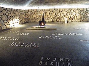 Archivo:Eternal Flame and Concentration Camp Victims Memorial
