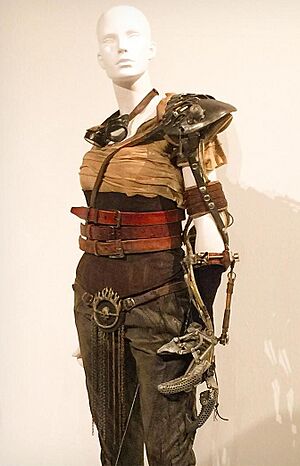 Archivo:FIDM Museum - Film costumes - Mad Max- Fury Road (24279782153)