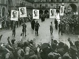 Archivo:Francoist demonstration in Salamanca