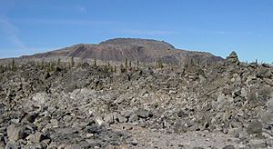 Archivo:Glass Mountain on Medicine Lake Volcano-750px