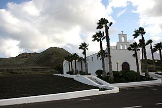 Haría Ye - Calle San Francisco Javier-LZ-201 - Iglesia - Monte Corona 01 ies.jpg