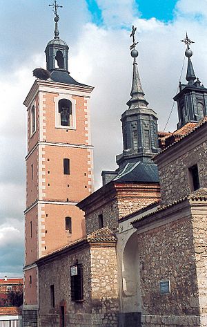 Archivo:Iglesia y campanario en Valdemoro