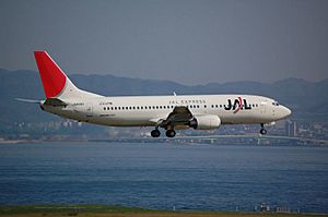 Archivo:JAL Express 737-336 KIX JA8993