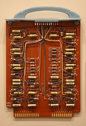 Archivo:LEO III computer circuit board 2012