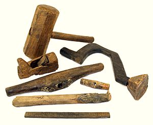 Archivo:MaryRose-carpentry tools1
