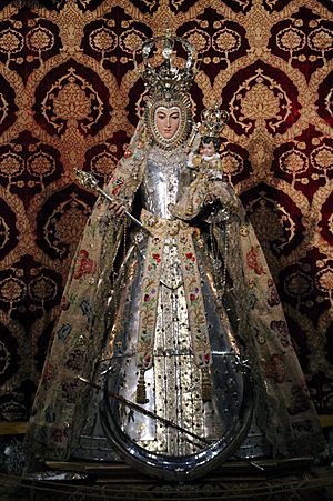 Archivo:Nuestra Señora del Rosario Coronada (Granada)