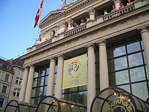 Archivo:Opernhaus Zürich Balkon