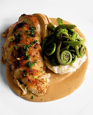 Archivo:Pan Roasted Chicken Breasts, Garlic Mashed Potatoes, Fiddlehead Ferns and Sauce Supreme