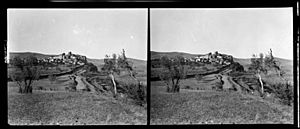 Archivo:Poble de Talarn elevat en un turó i rodejat de muntanyes