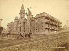 Archivo:Providence Hospital, 5th Ave northeast corner of Madison St, Seattle, Washington, ca 1891 (LAROCHE 31)