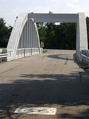 Archivo:Rainbow Curve Bridge 2006-07-03 2137