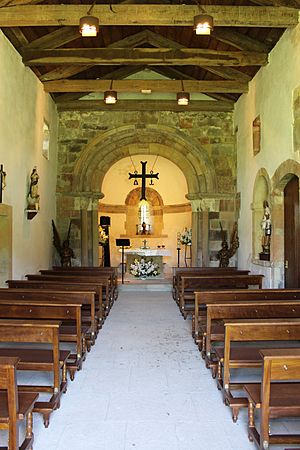 Archivo:San Esteban de Aramil-Interior-5