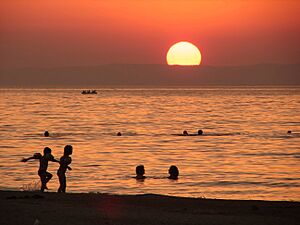 Archivo:Sunset at Avşa Istand, Turkey