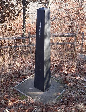 Archivo:Survey monument RH00-062 from SW 3