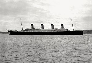 Archivo:Titanic-Cobh-Harbour-1912