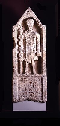 Archivo:Tombstone of Lucius Duccius Rufinus YORYM 1998 19