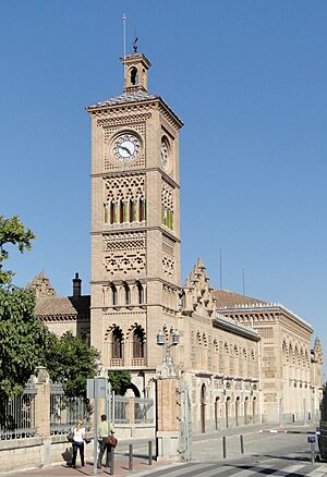 Archivo:Train station of Toledo, Spain 01