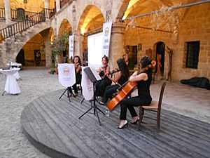 Archivo:Turkish Cypriot Nicosia Municipal Orchestra in Büyük Han