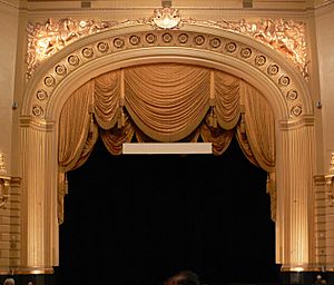 Archivo:War Memorial Opera House stage