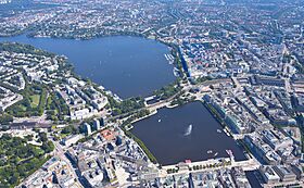 Aerial image of Binnenalster and Außenalster (view from the southwest).jpg