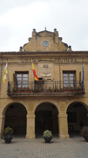 Archivo:Ayuntamiento de San Vicente de la Sonsierra - fachada