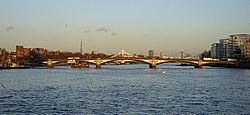 Archivo:Battersea bridge 1