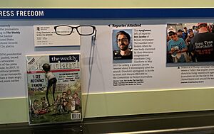 Archivo:Ben Jacobs' Broken Glasses