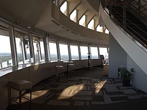 Archivo:Calgary Tower - Observation deck 01