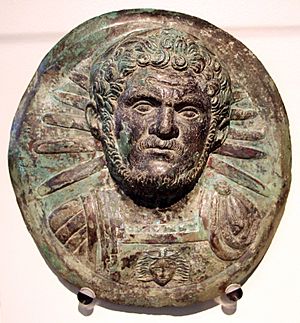 Archivo:Caracalla con le decorazioni militari, forse dai castra praetoria, bronzo, 212-217 ca