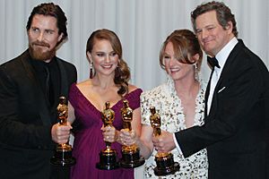 Archivo:Christian Bale, Natalie Portman, Melissa Leo and Colin Firth 2011 crop