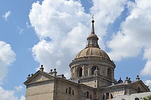 Archivo:Cimborrio de la Basílica del Monasterio de El Escorial 03